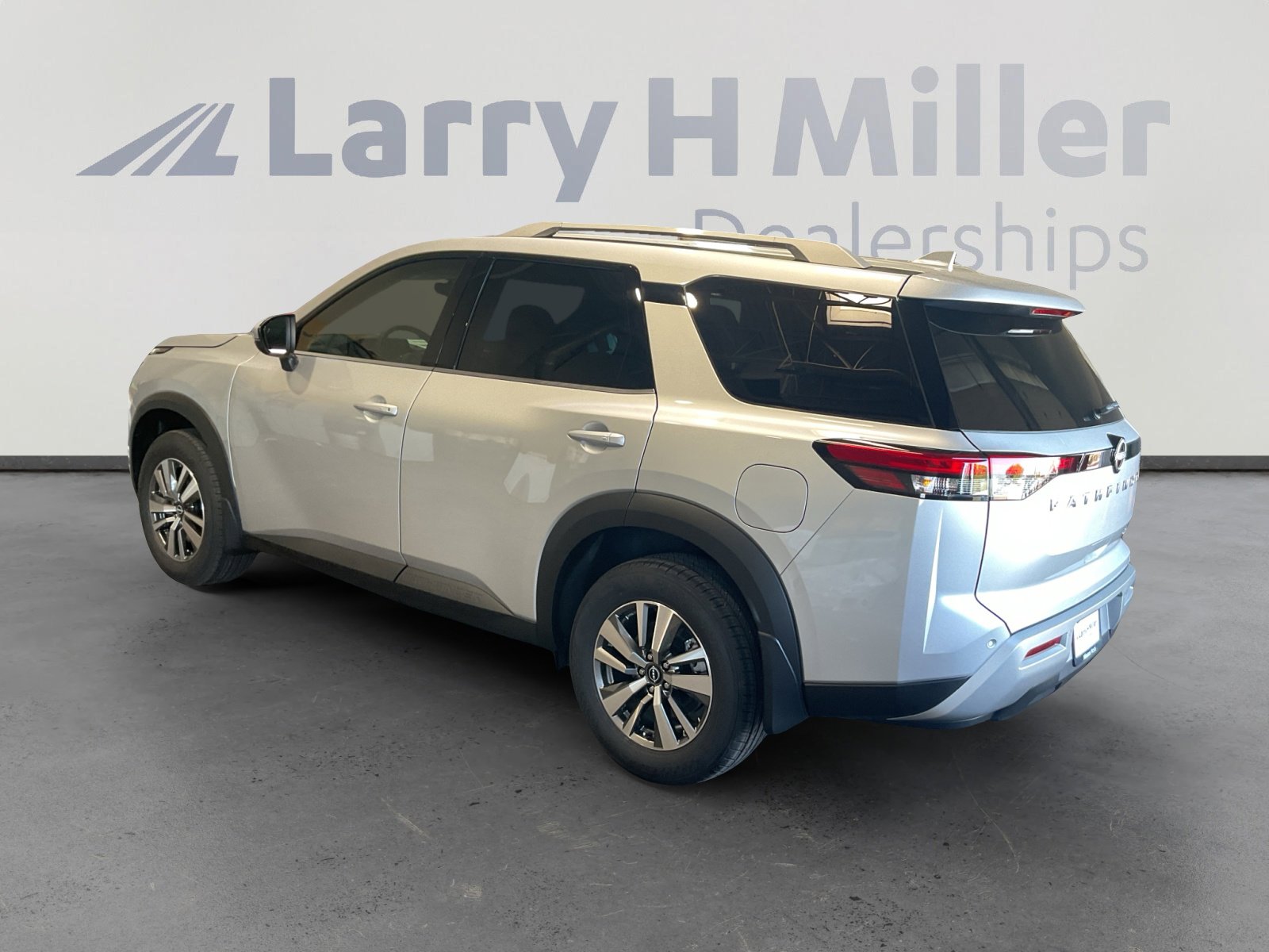 2025 Nissan Pathfinder SL photo 4