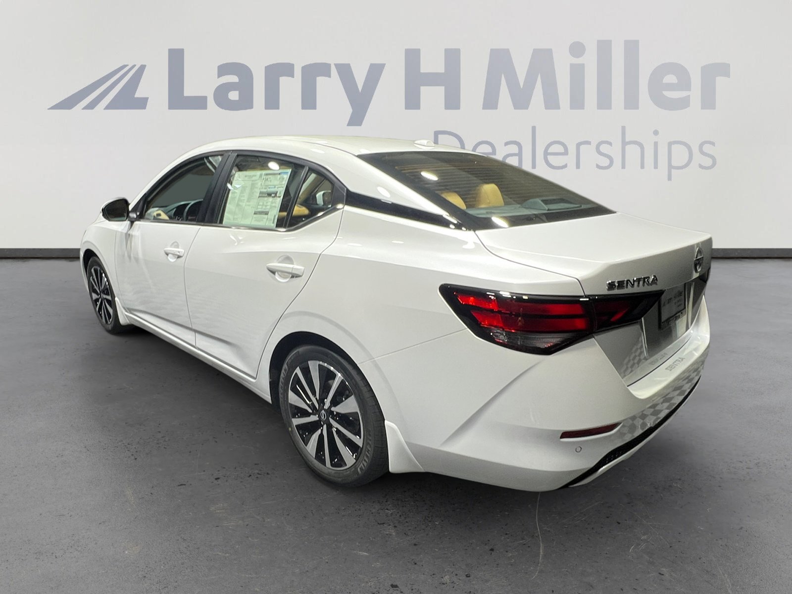 2025 Nissan Sentra SV photo 4