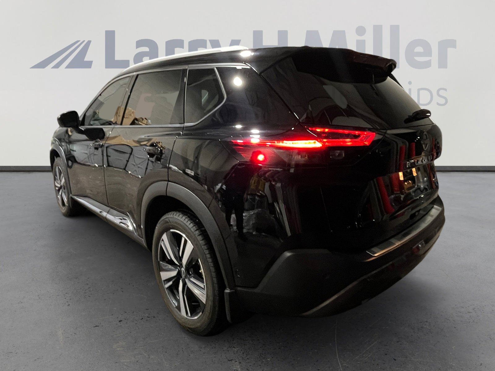 2023 Nissan Rogue SL photo 4
