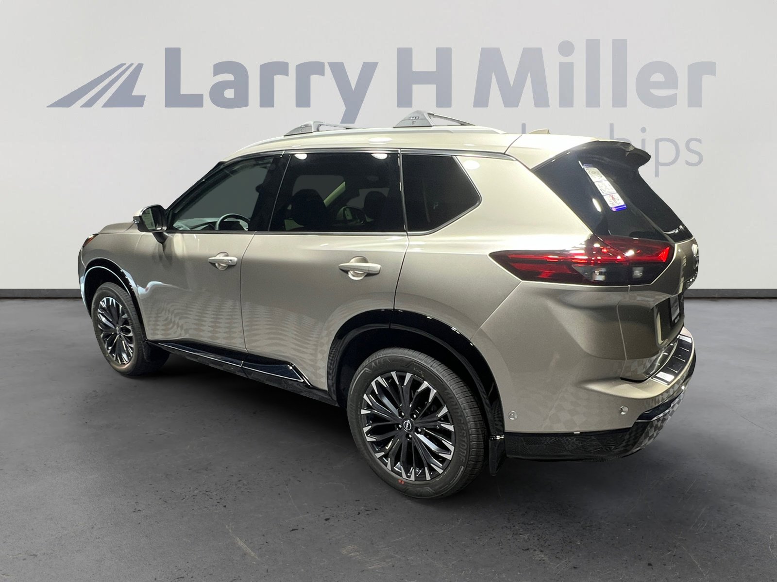 2026 Nissan Rogue Platinum photo 2