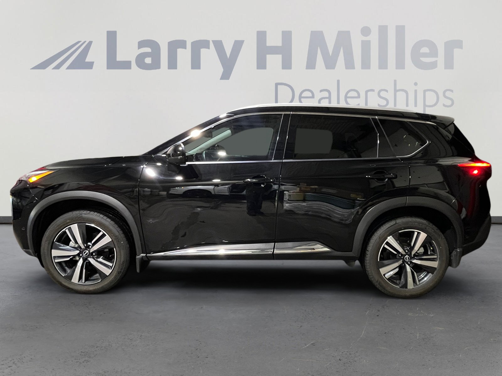 2023 Nissan Rogue SL photo 3