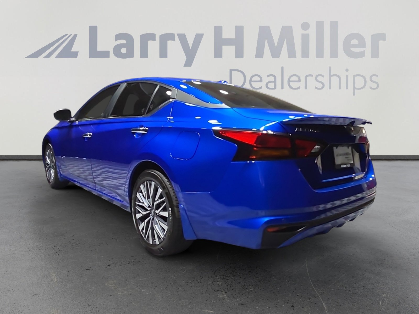 2025 Nissan Altima SV photo 4