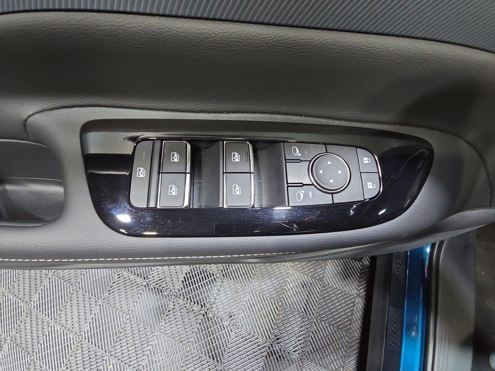 2025 Nissan Murano SL - Photo 15