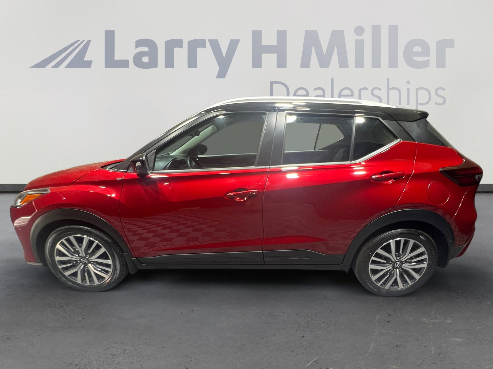 2023 Nissan Kicks SV photo 3