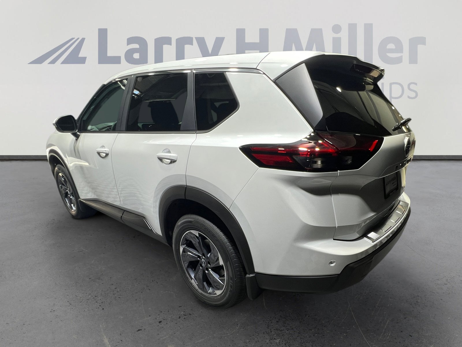 2026 Nissan Rogue SV photo 4