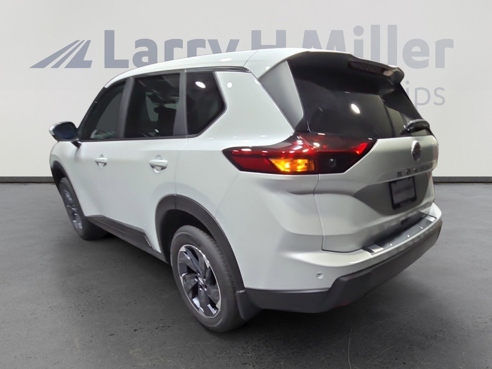 2026 Nissan Rogue SV photo 2
