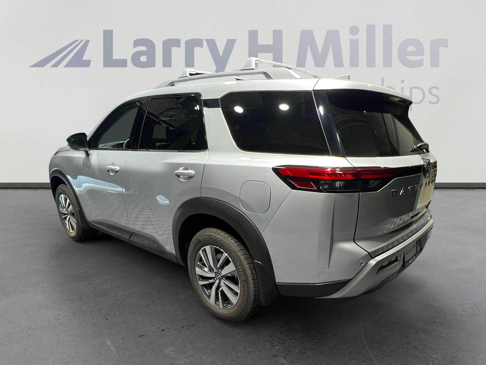 2025 Nissan Pathfinder SL photo 4