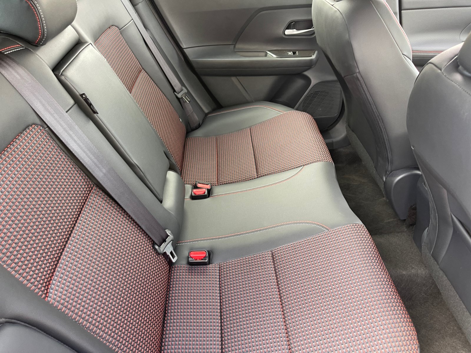 2026 Nissan KICKS SR - Photo 19