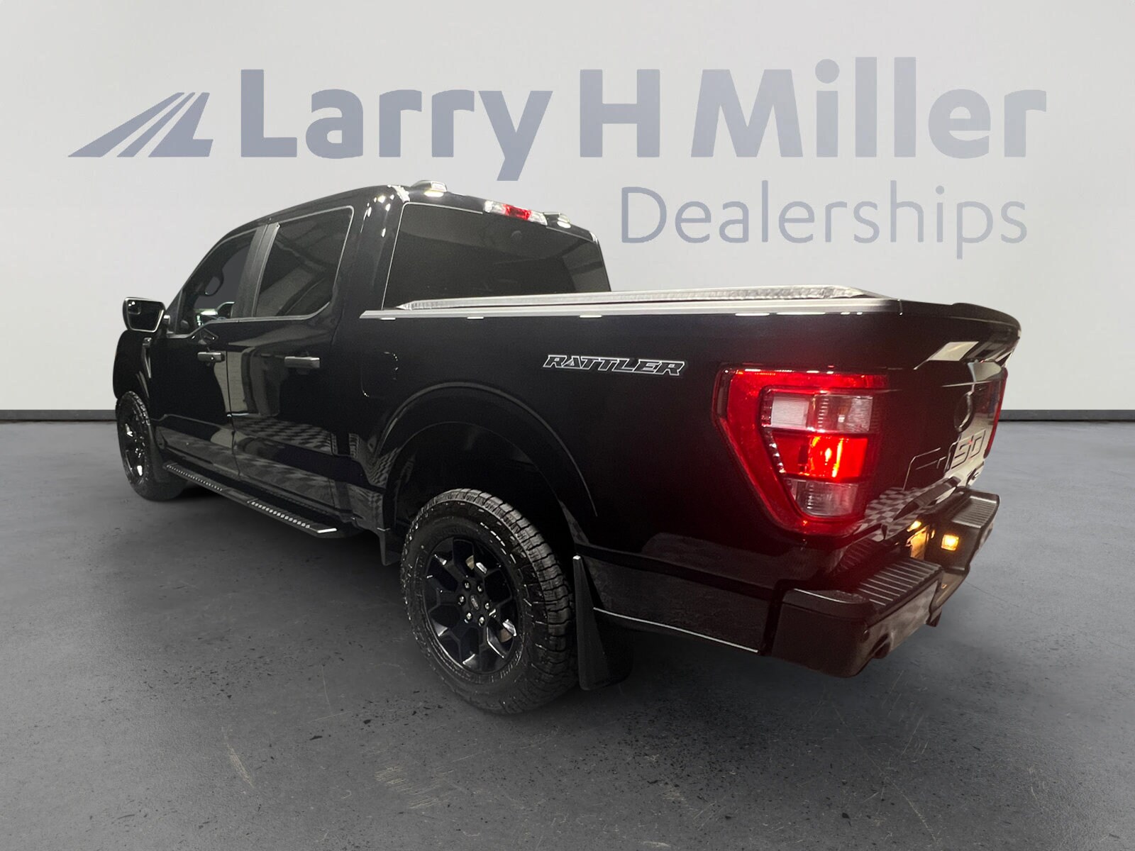 2023 Ford F-150 XL photo 2