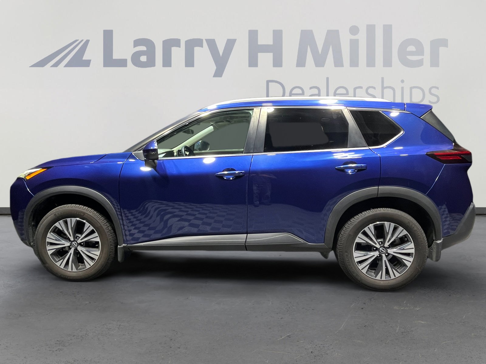 2022 Nissan Rogue SV photo 3