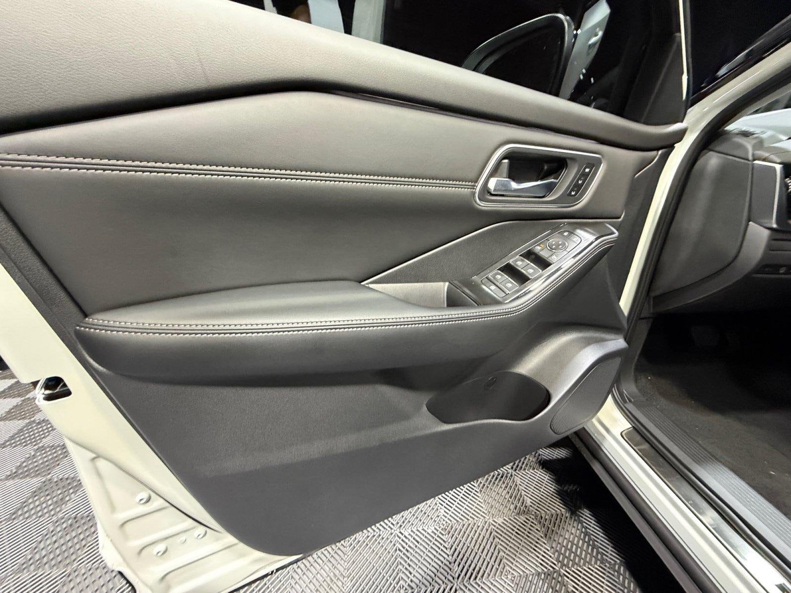 2026 Nissan Rogue Platinum - Photo 14