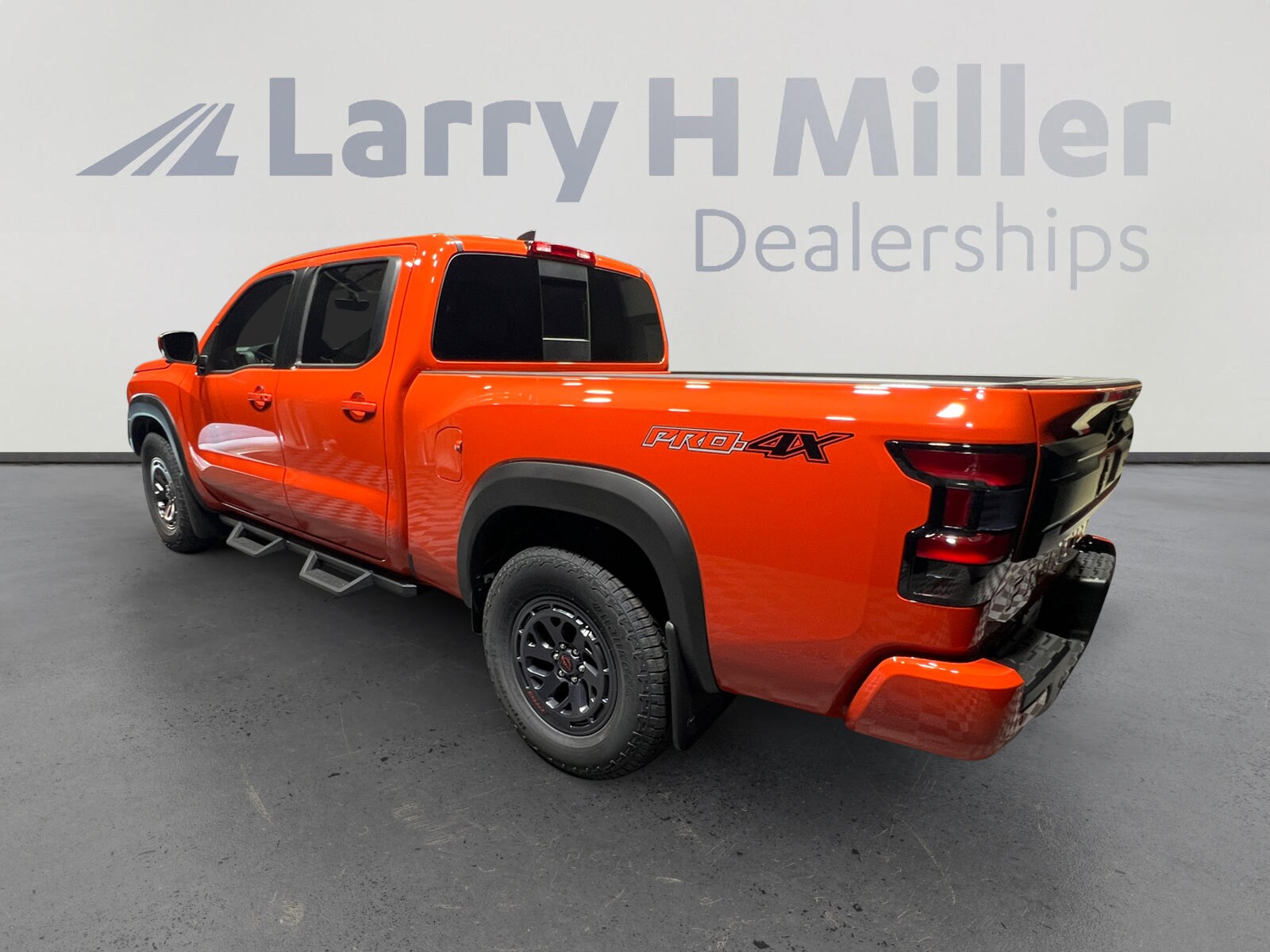 2026 Nissan Frontier PRO-4X photo 2