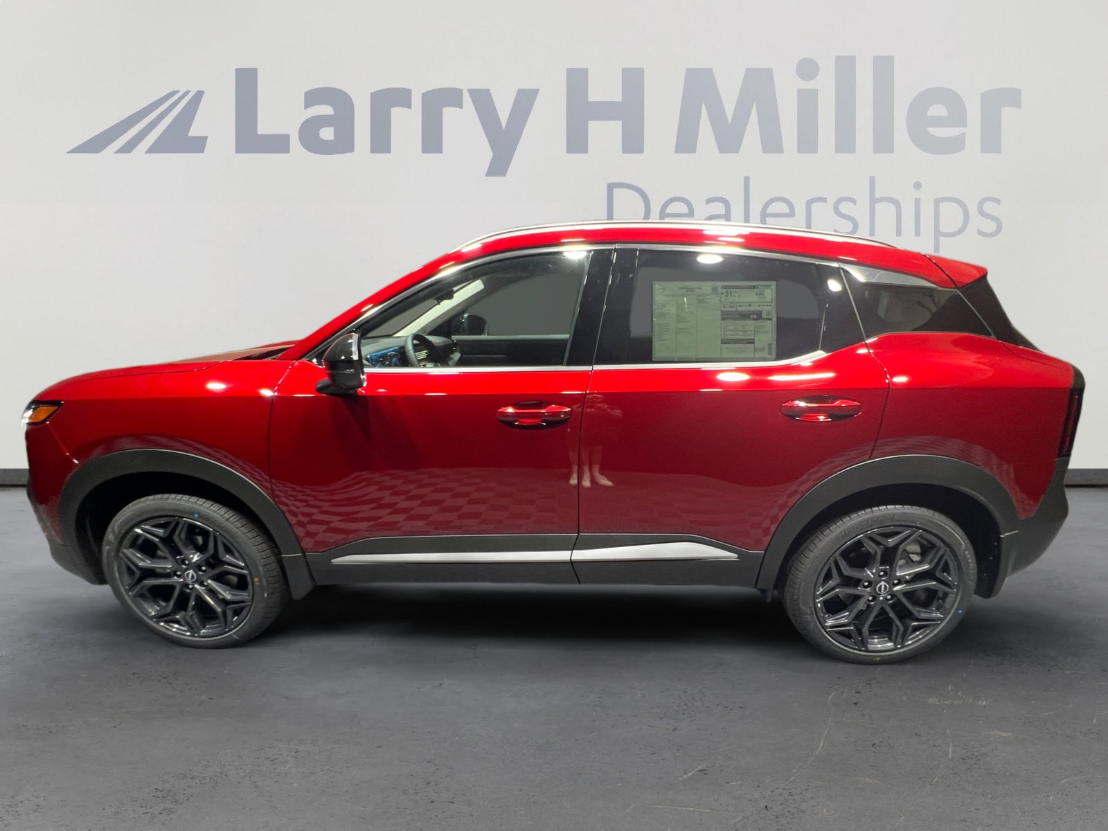 2026 Nissan Kicks SR photo 3