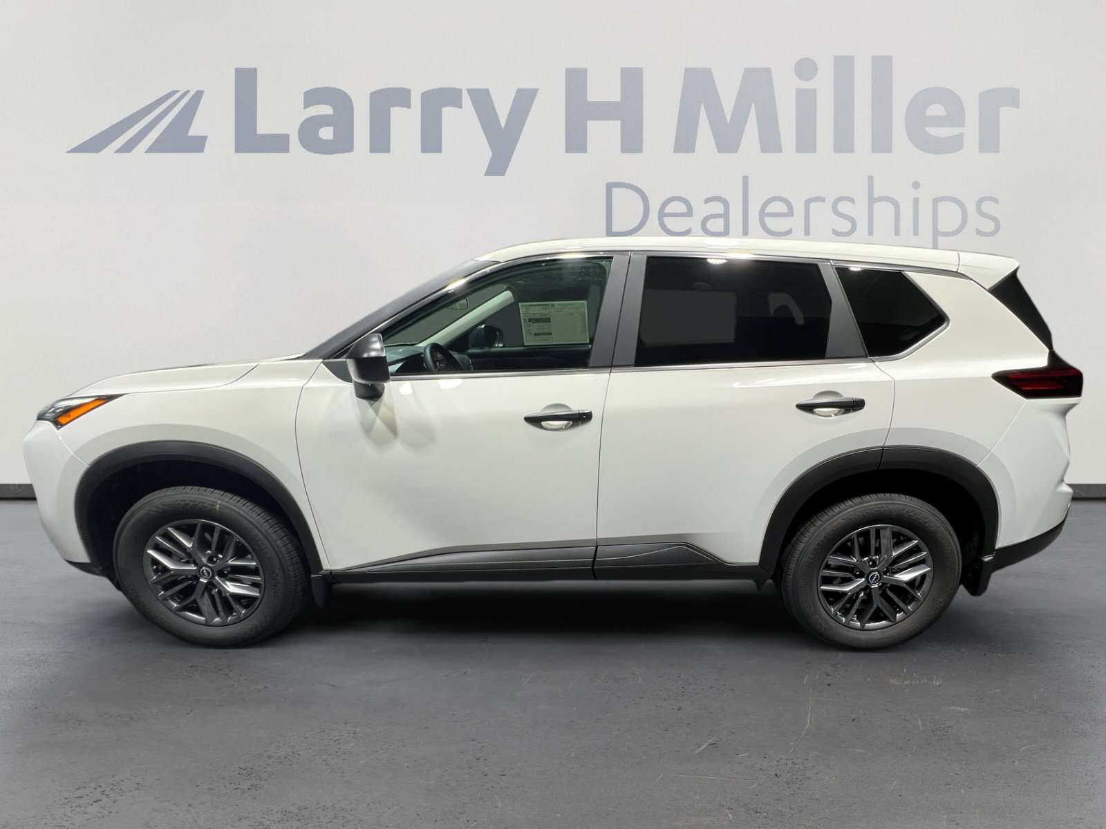 2026 Nissan Rogue S photo 3