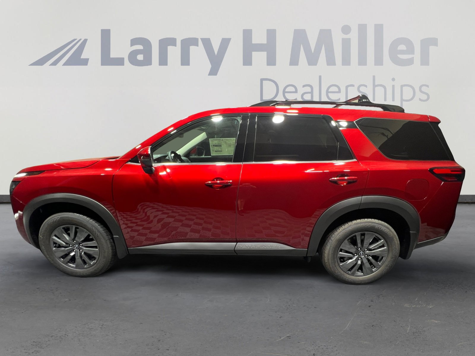 2025 Nissan Pathfinder SV photo 3