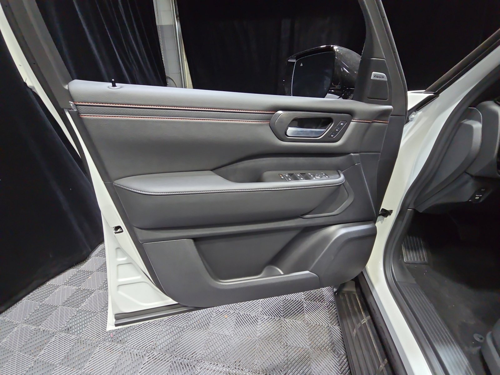 2025 Nissan Armada PRO-4X - Photo 14