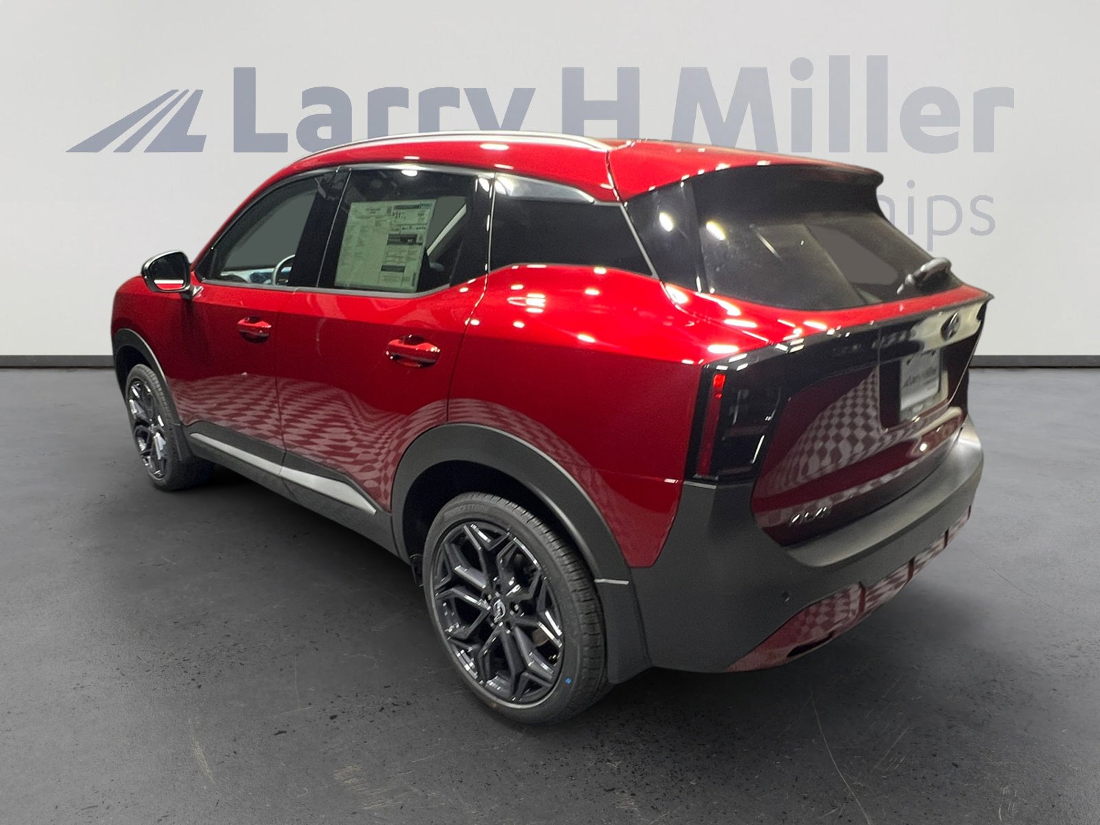 2026 Nissan Kicks SR photo 4