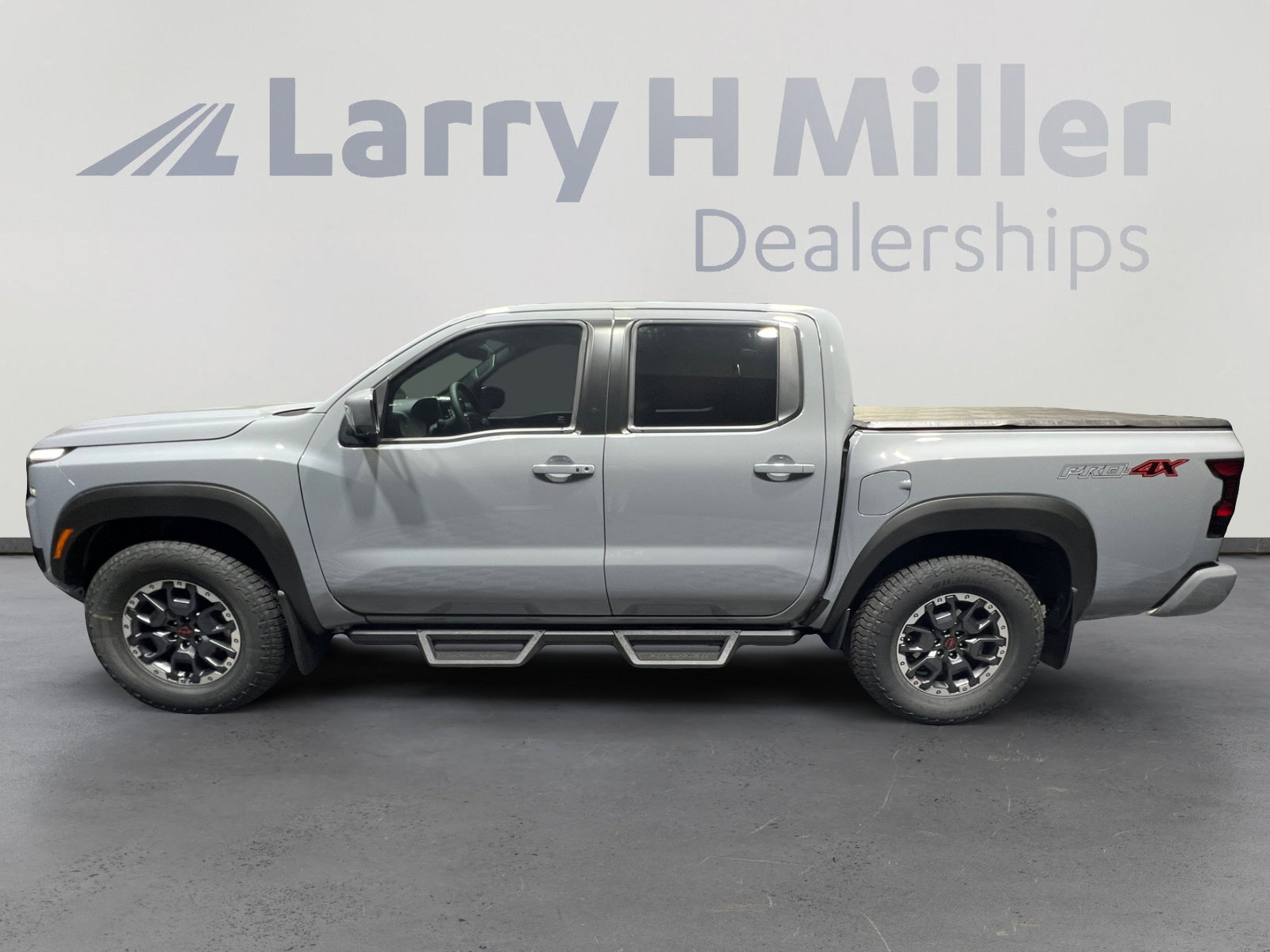 2026 Nissan Frontier PRO-4X photo 3