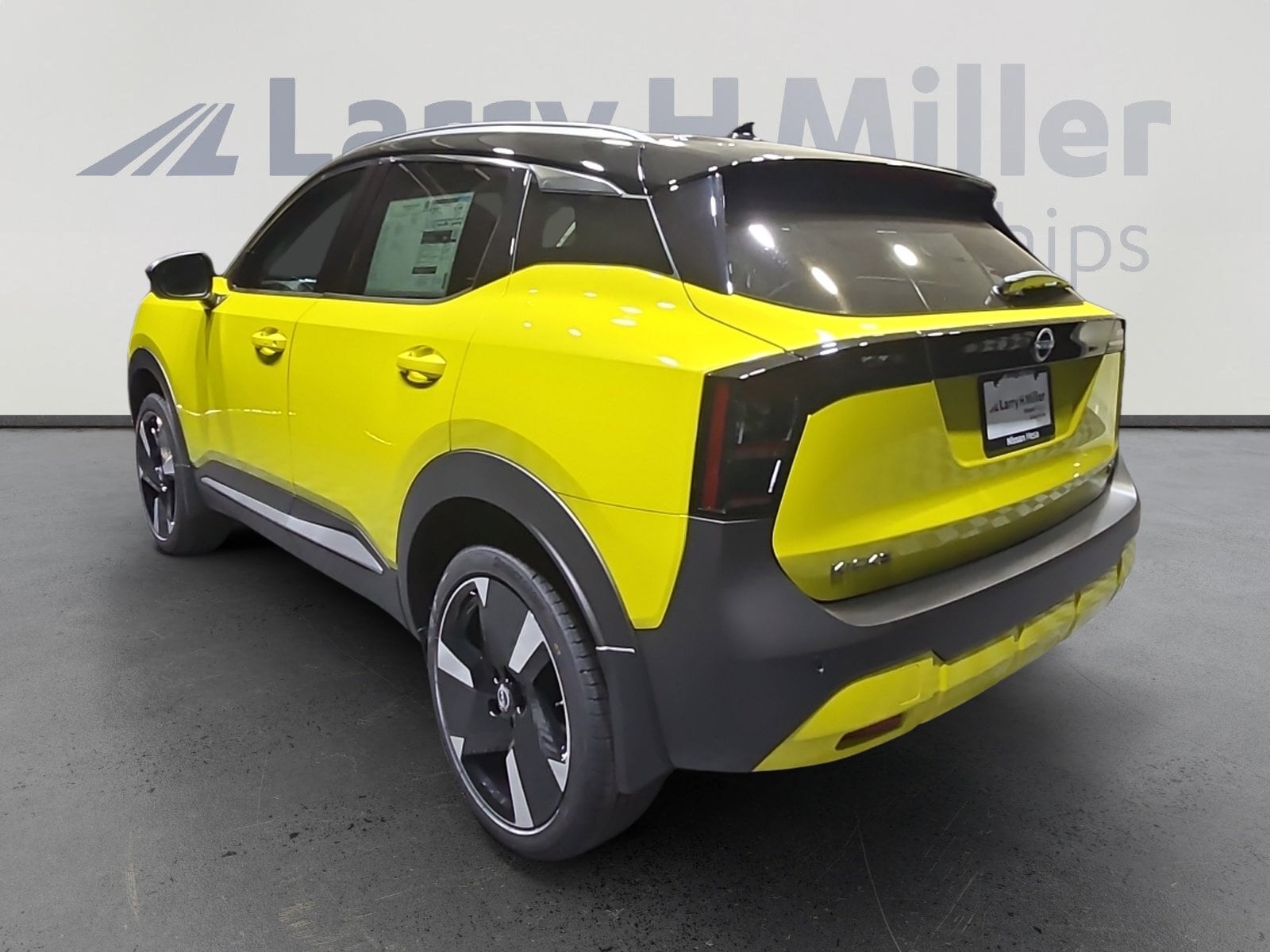 2025 Nissan Kicks SR photo 2
