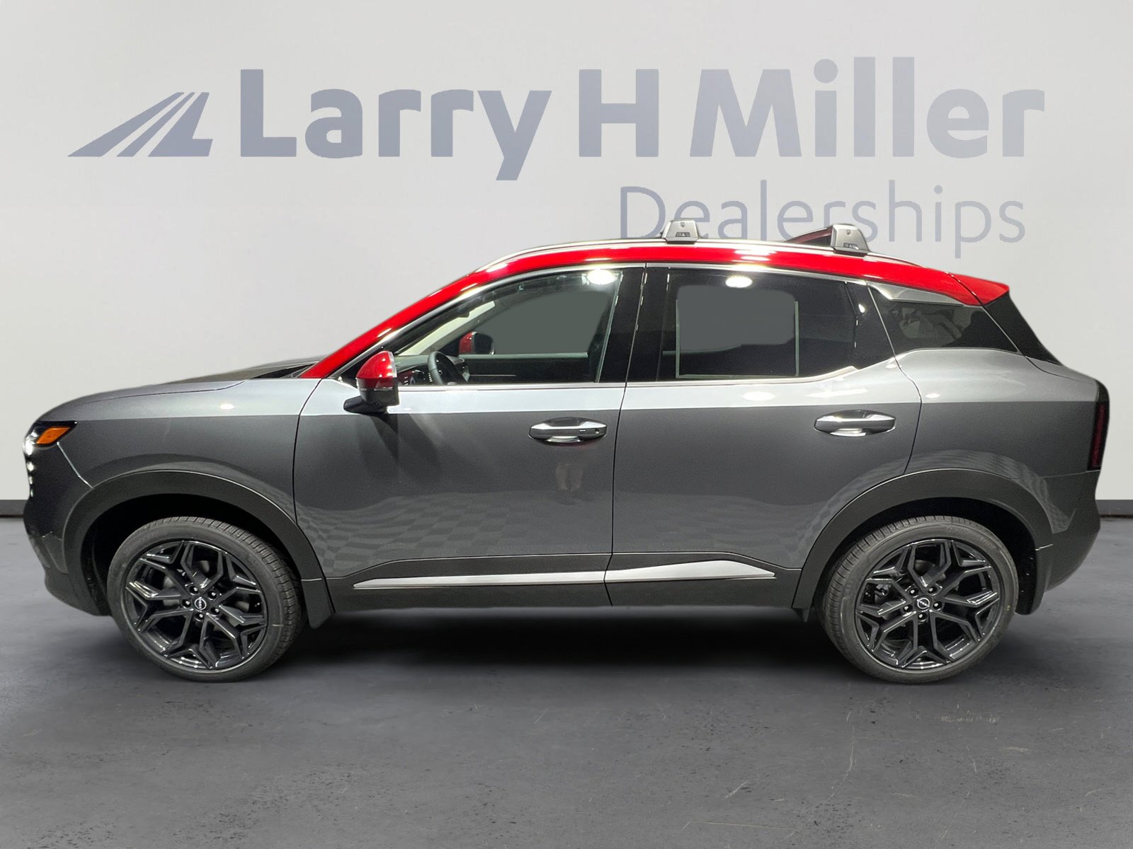 2026 Nissan Kicks SR photo 3