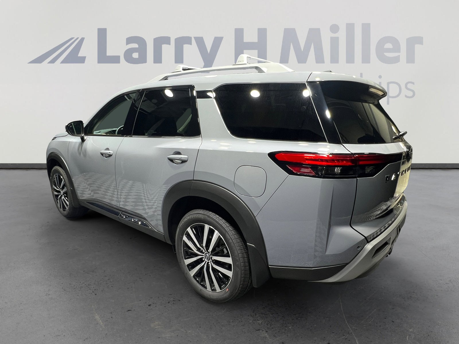 2025 Nissan Pathfinder Platinum photo 4