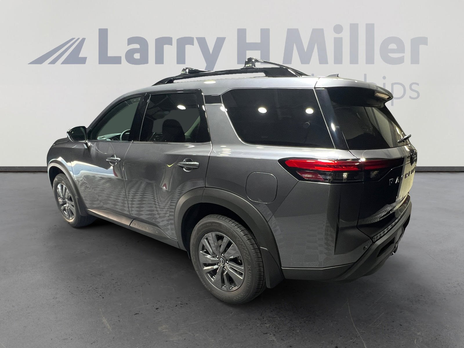 2025 Nissan Pathfinder SV photo 4