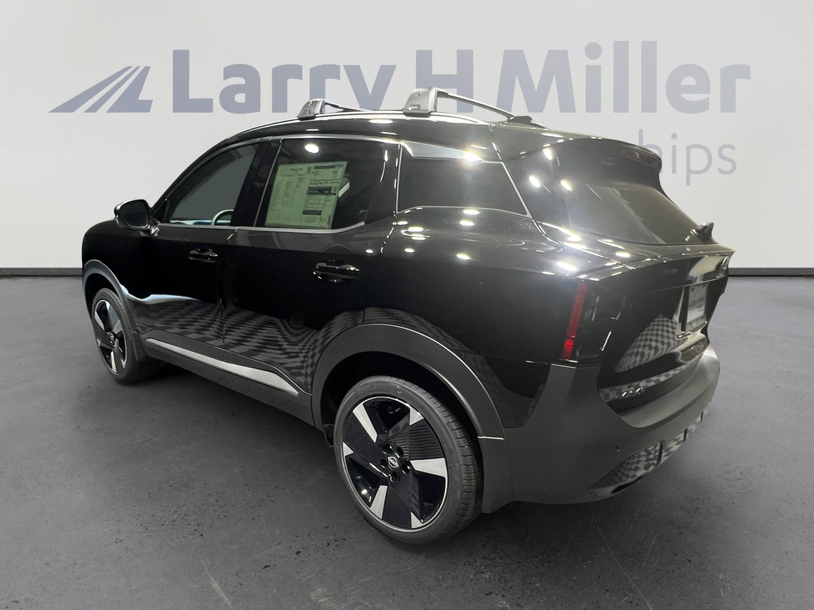 2026 Nissan Kicks SR photo 2