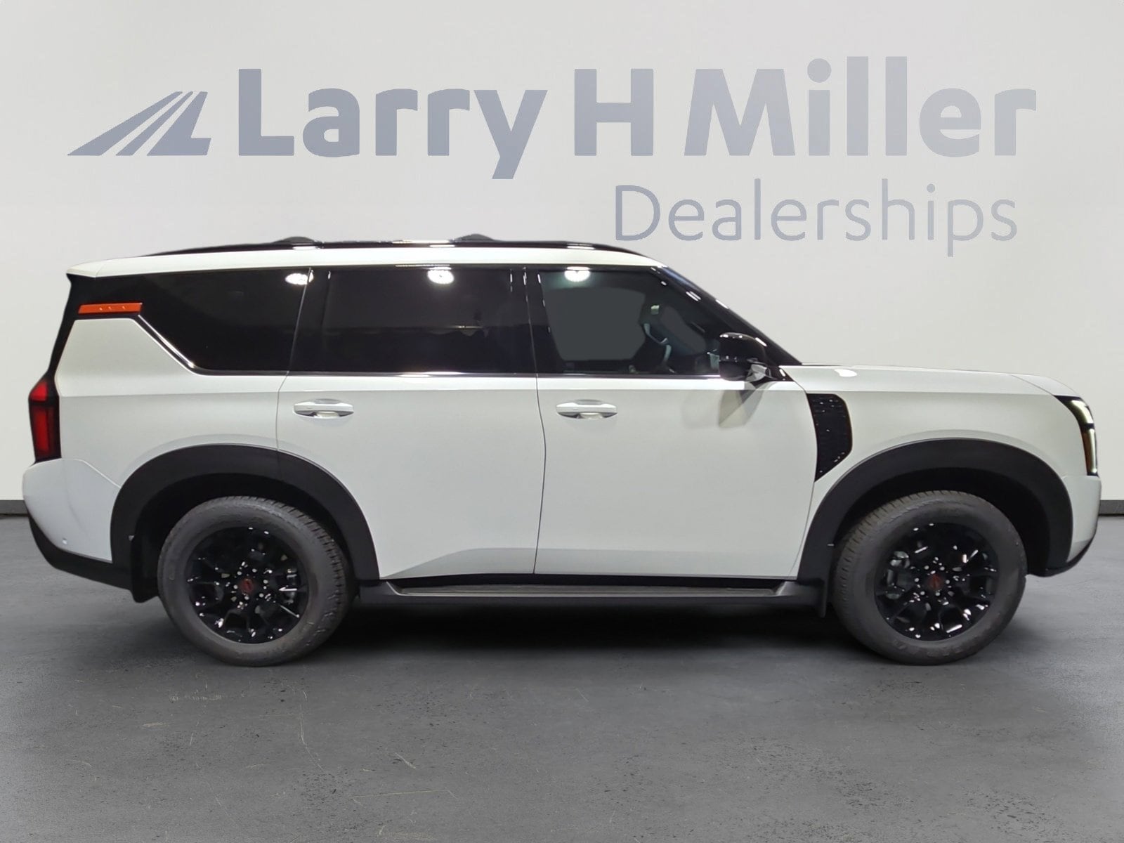 2025 Nissan Armada PRO-4X - Photo 7