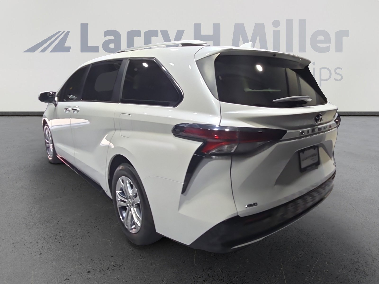 2023 Toyota Sienna Platinum photo 4
