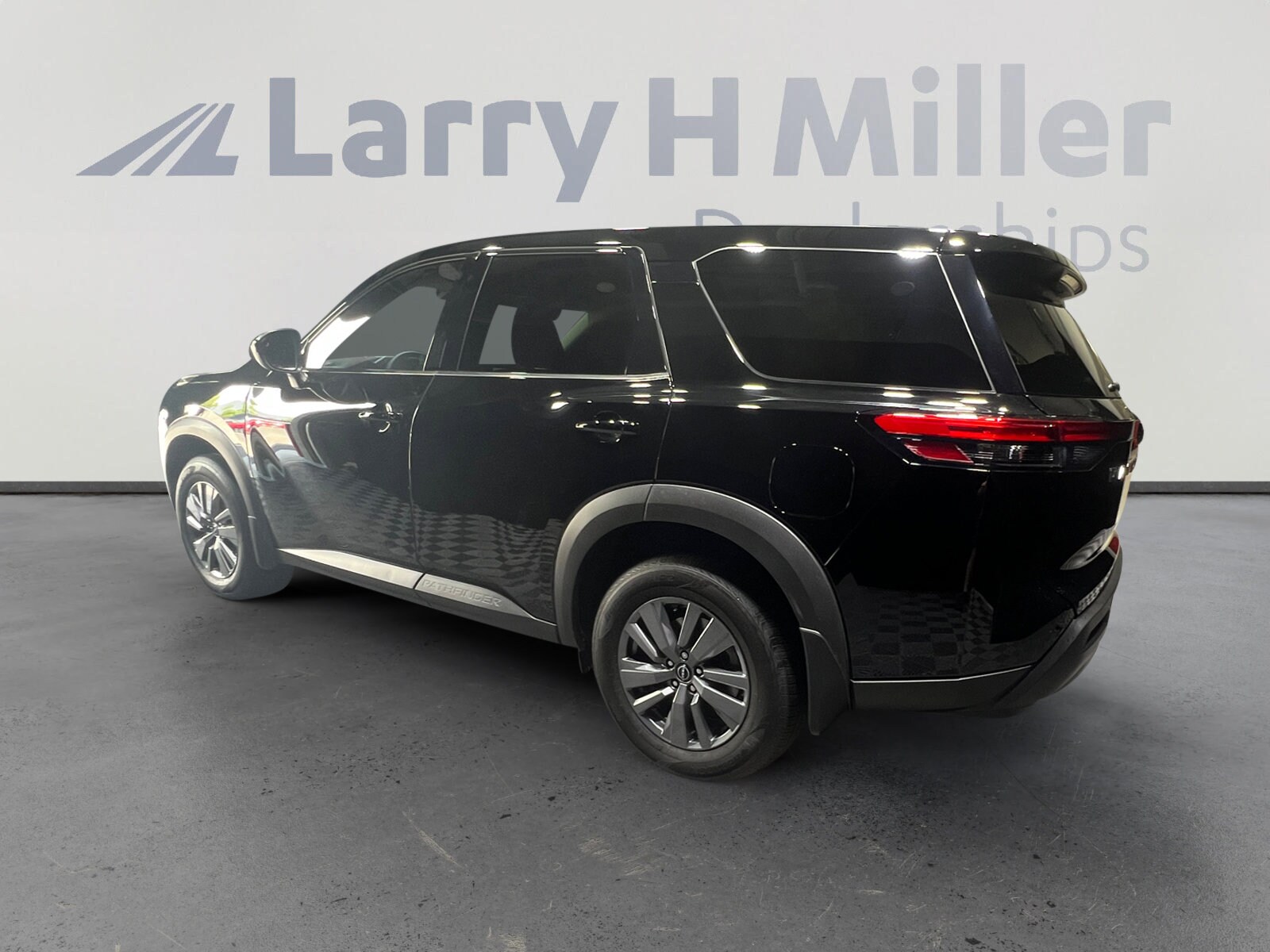 2025 Nissan Pathfinder S photo 4