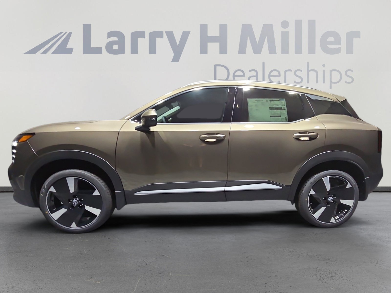 2025 Nissan Kicks SR photo 3