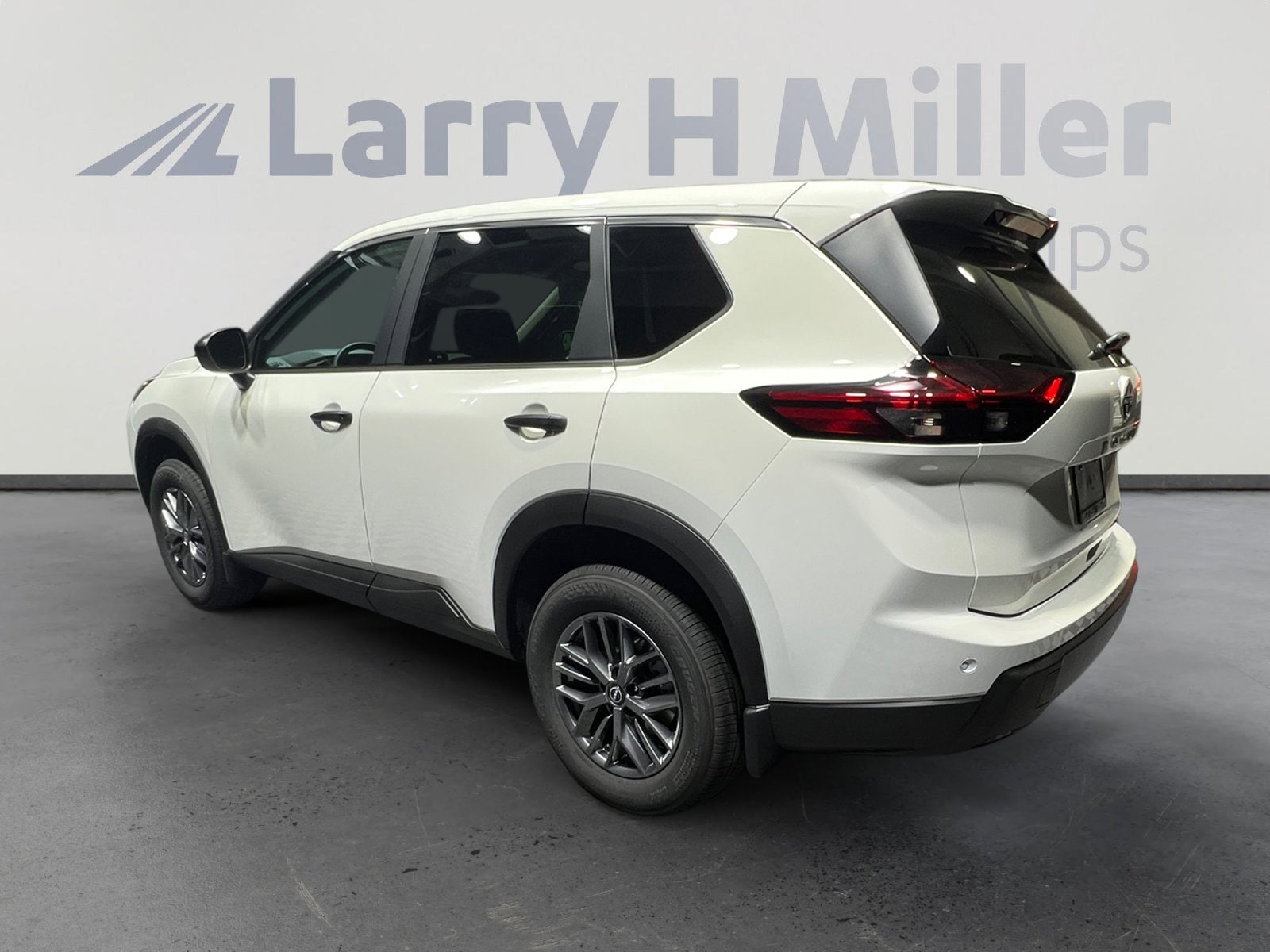 2026 Nissan Rogue S photo 4