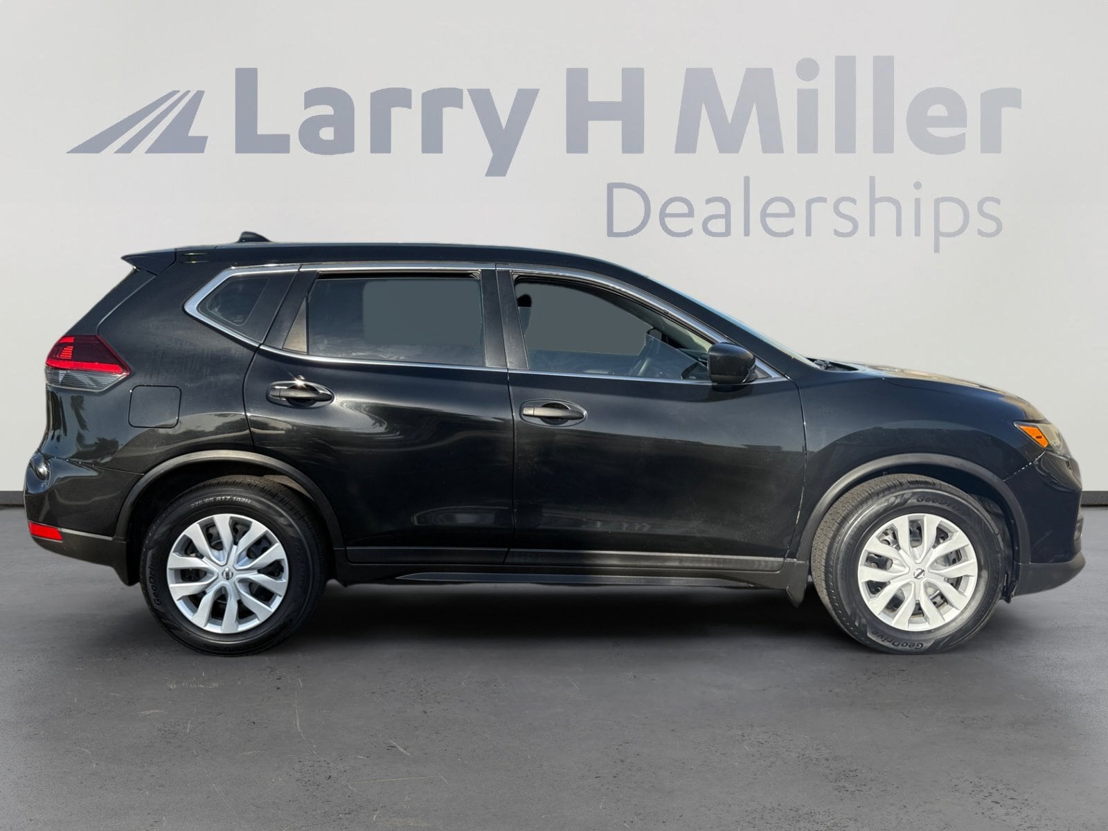 2019 Nissan Rogue S FWD's photo