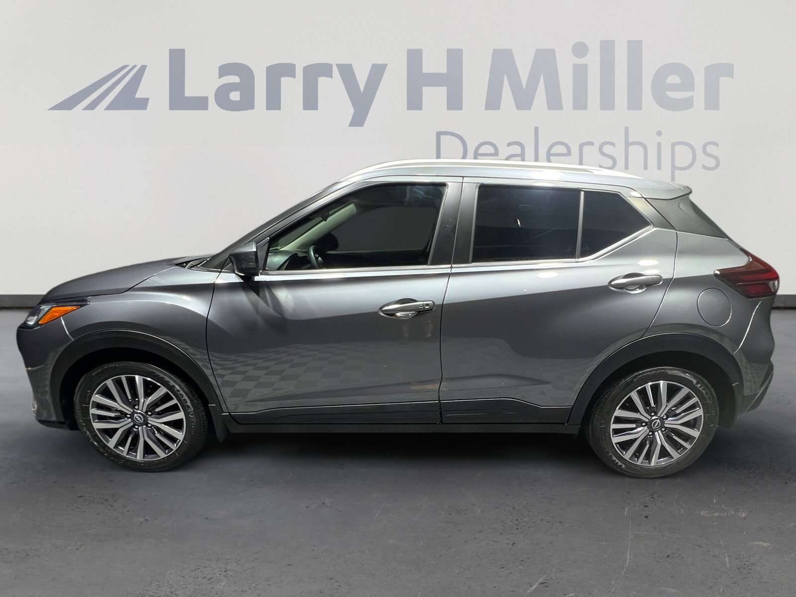2023 Nissan Kicks SV photo 3