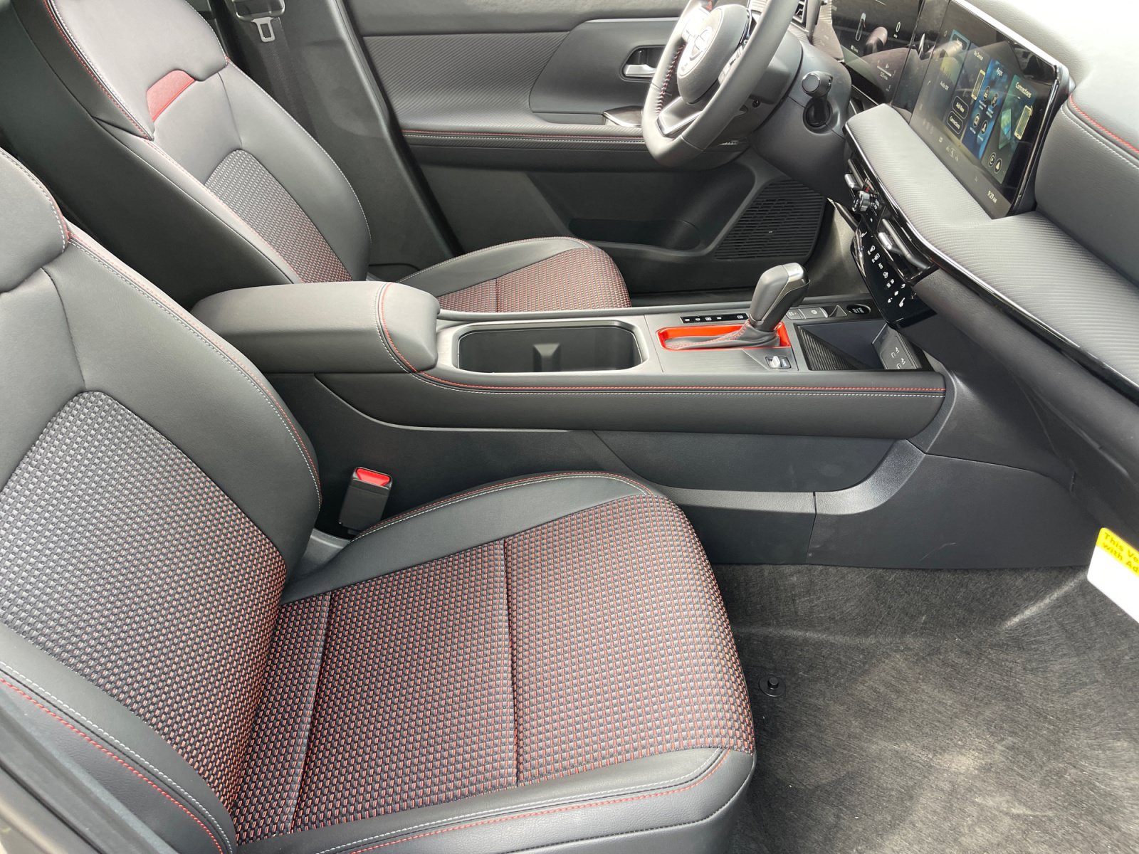 2026 Nissan KICKS SR - Photo 20
