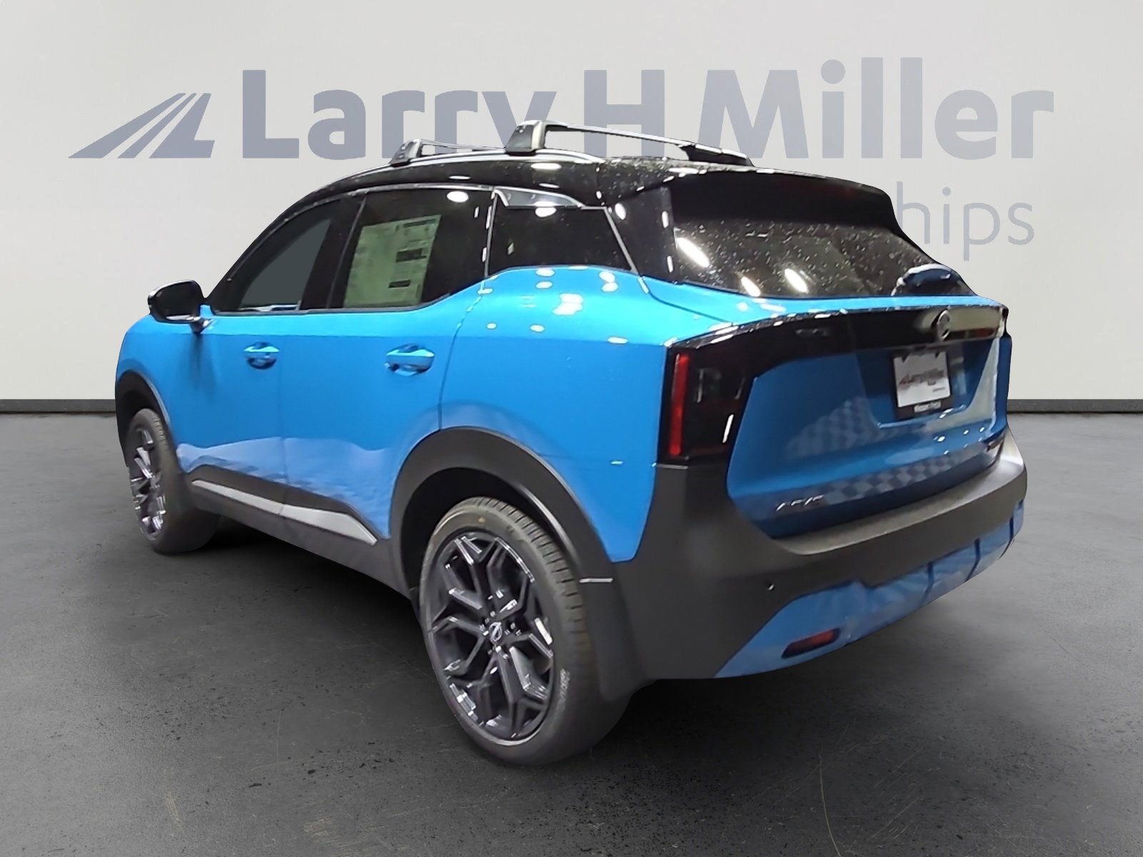 2026 Nissan Kicks SR photo 4