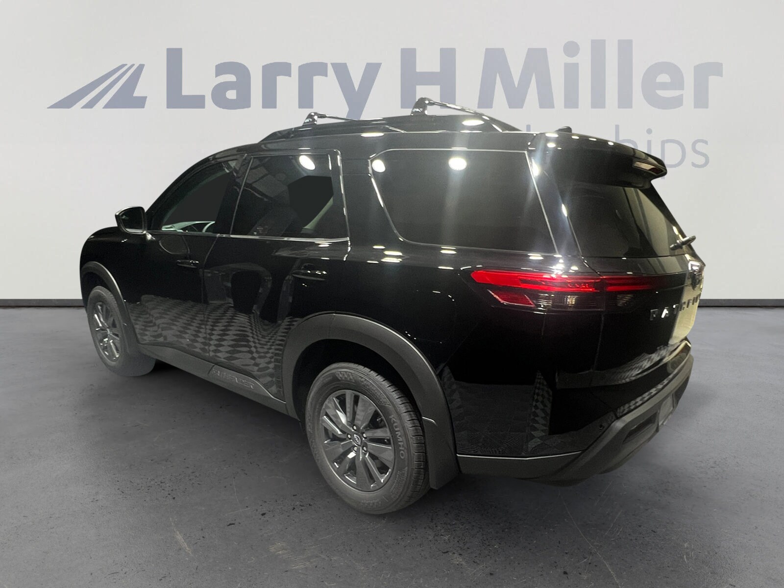 2025 Nissan Pathfinder SV photo 4