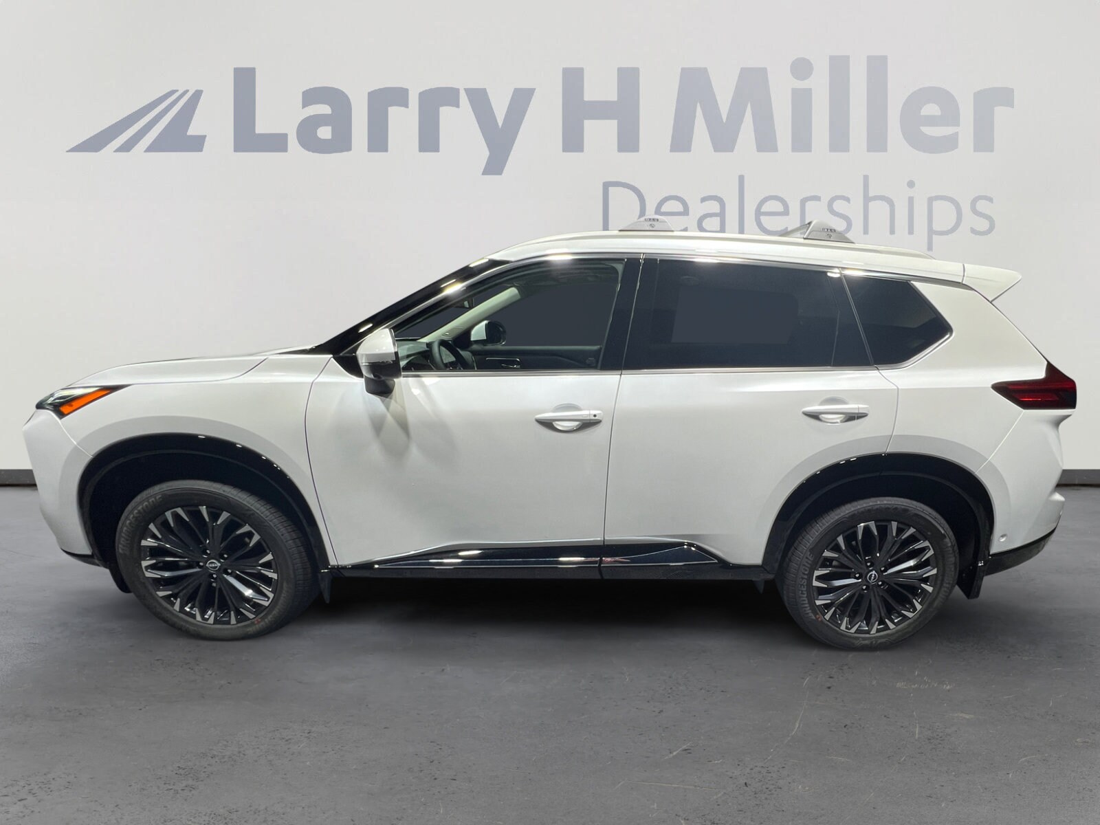 2026 Nissan Rogue Platinum photo 3