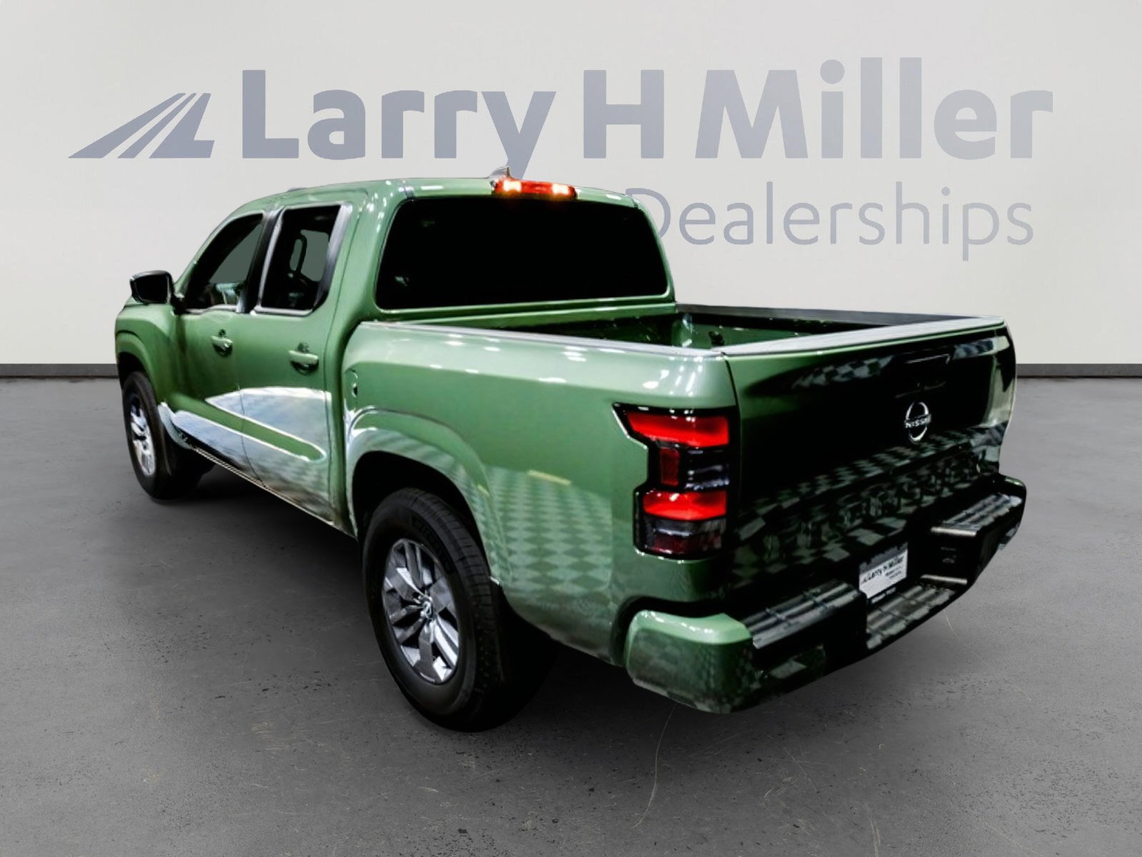2025 Nissan Frontier LE photo 4