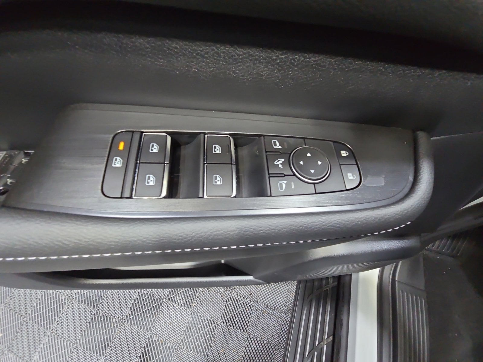2025 Nissan Armada PRO-4X - Photo 15