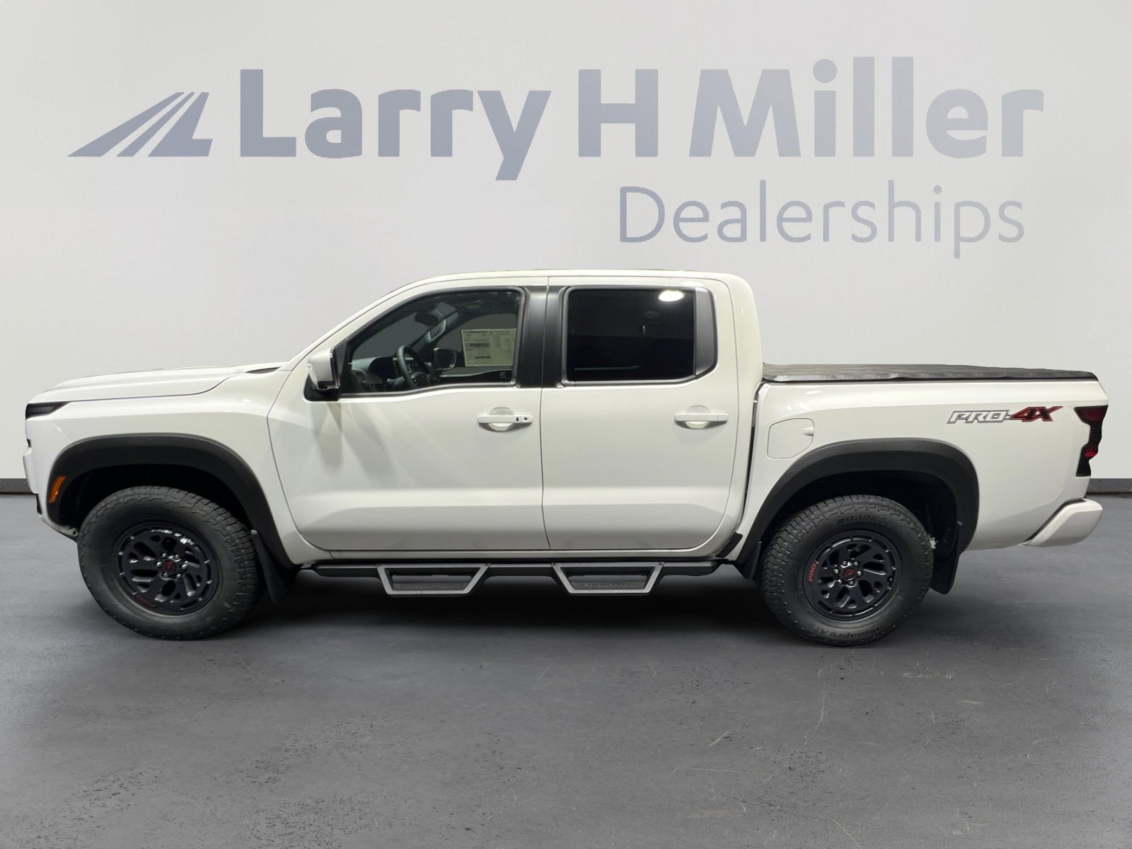 2026 Nissan Frontier PRO-4X photo 3