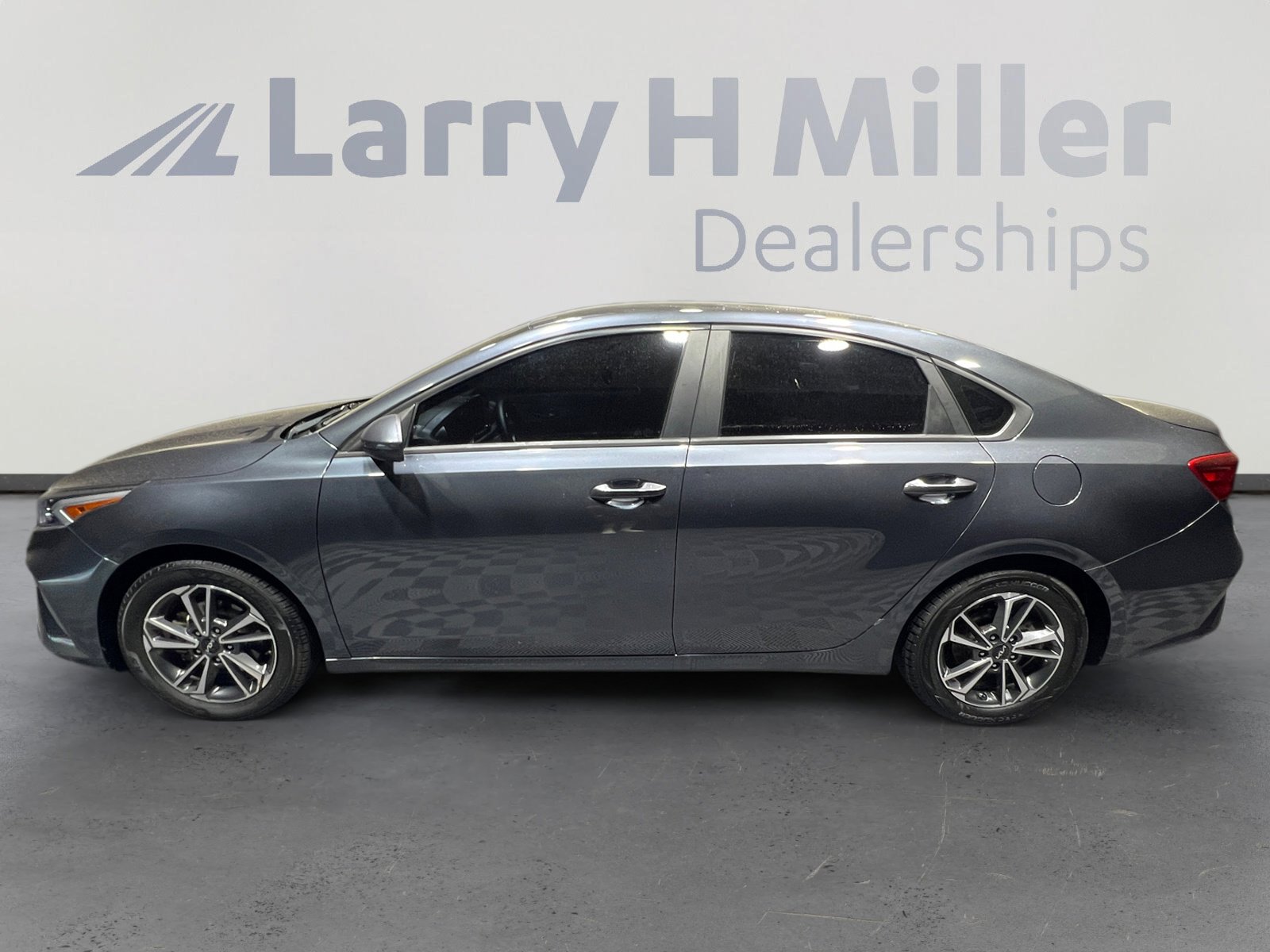 2023 Kia Forte LXS photo 3