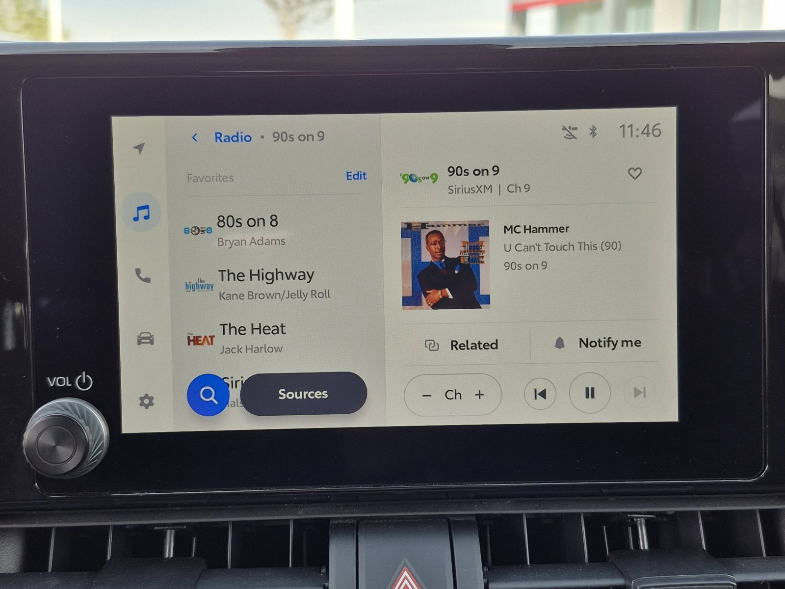 2025 Toyota RAV4 LE - Photo 28