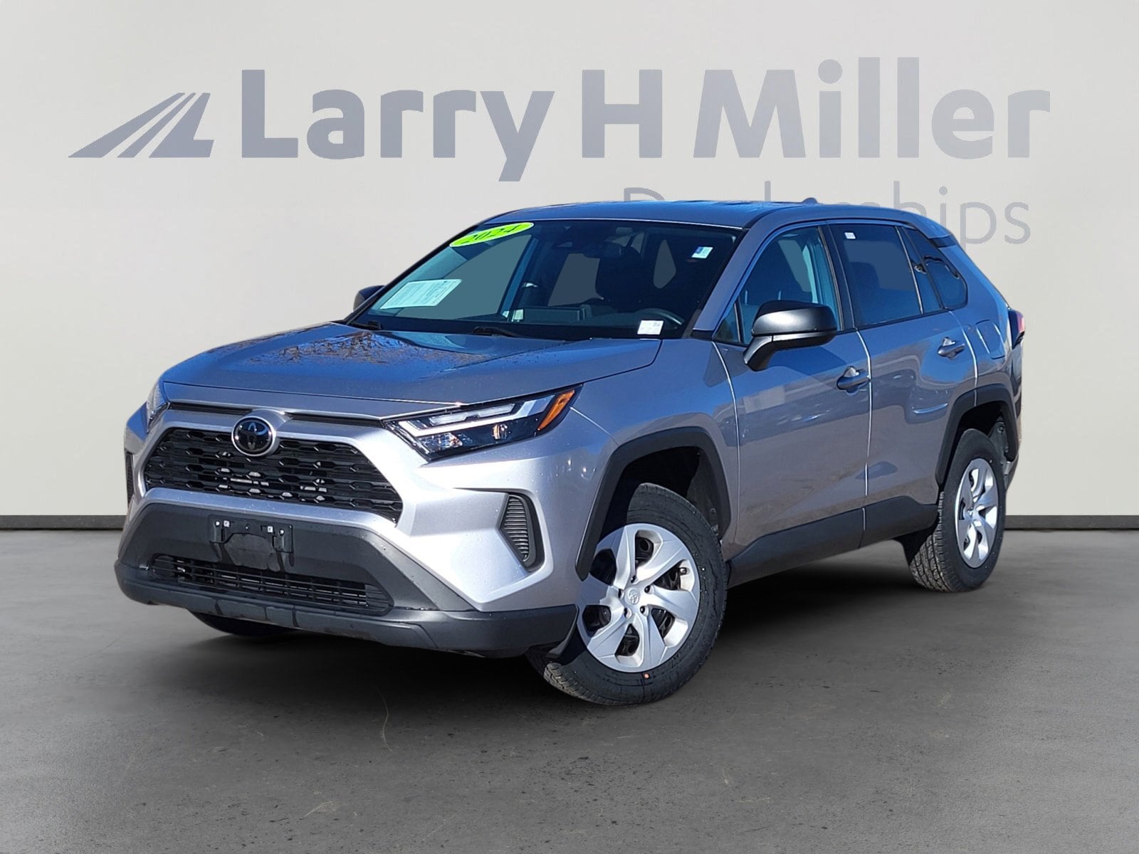 2024 Toyota RAV4 LE's photo