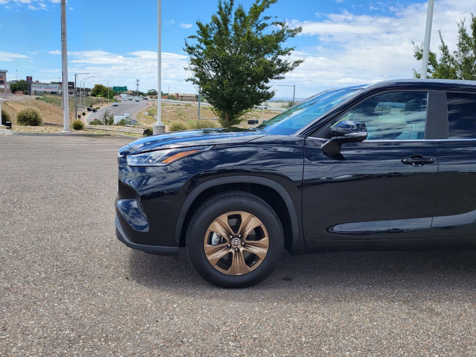 Used 2023 Toyota Highlander Bronze Edition with VIN 5TDAARAH7PS524411 for sale in Albuquerque, NM