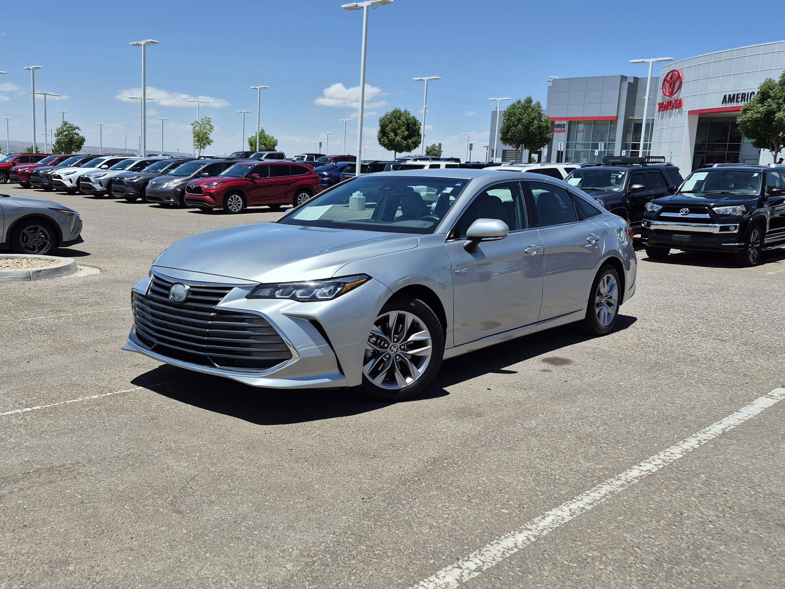2021 Toyota Avalon XLE Hybrid's photo