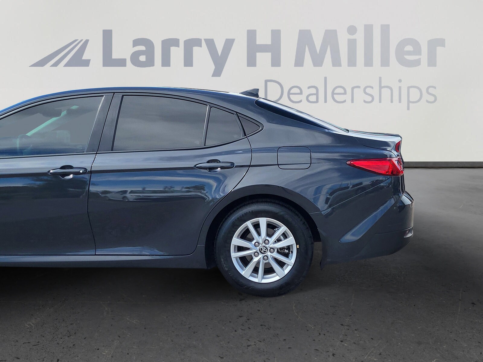 2025 Toyota Camry LE photo 4