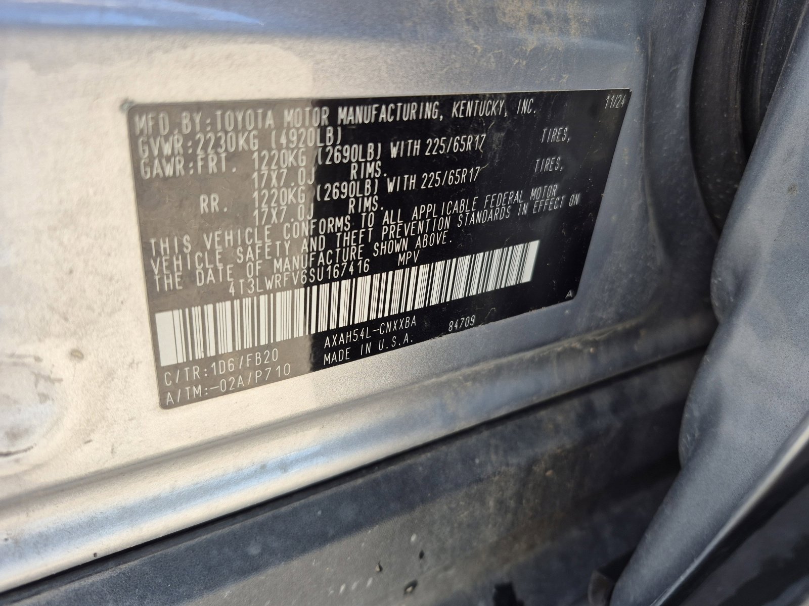 2025 Toyota RAV4 LE - Photo 25