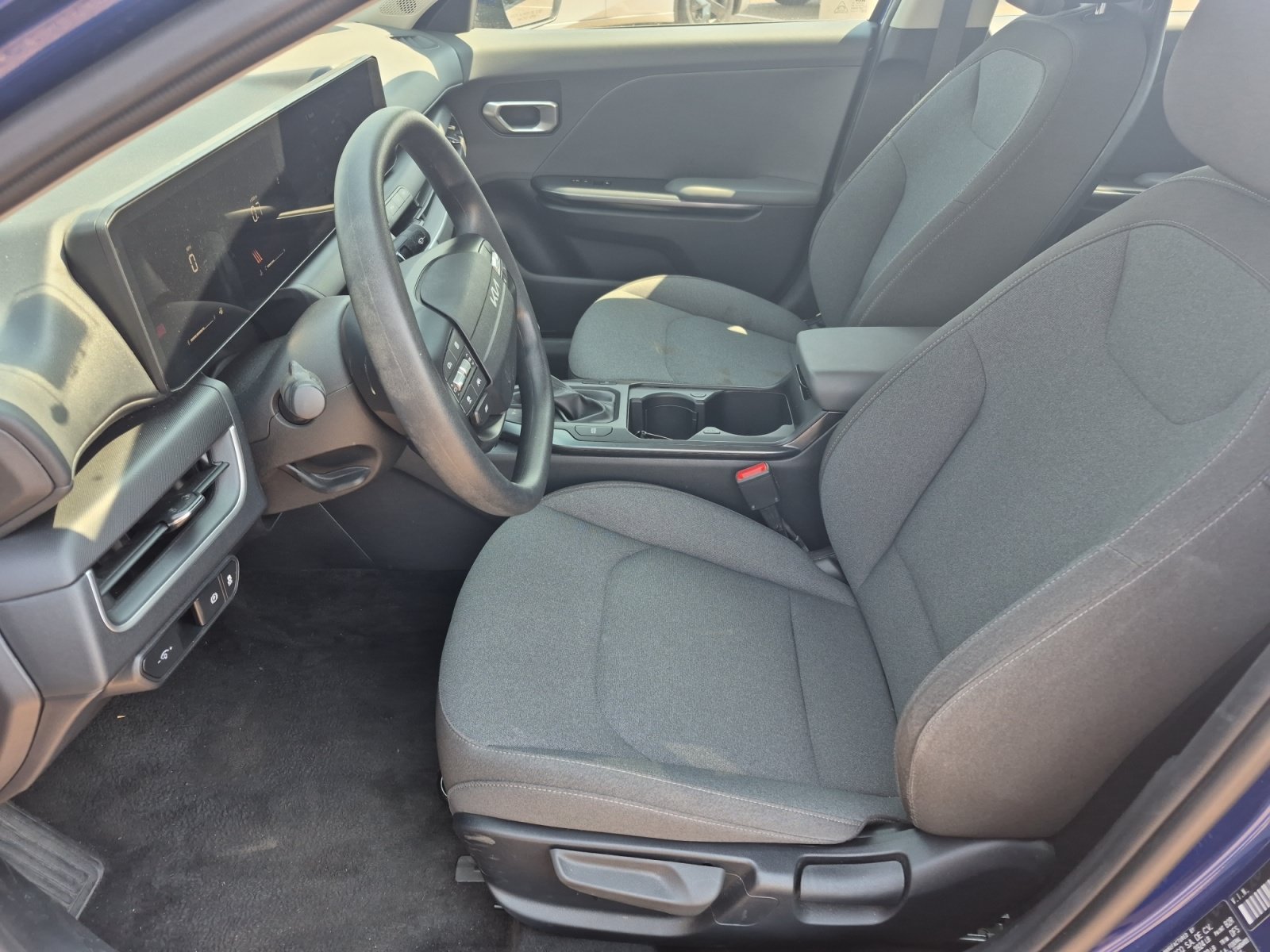 2025 Kia K4 LXS - Photo 17