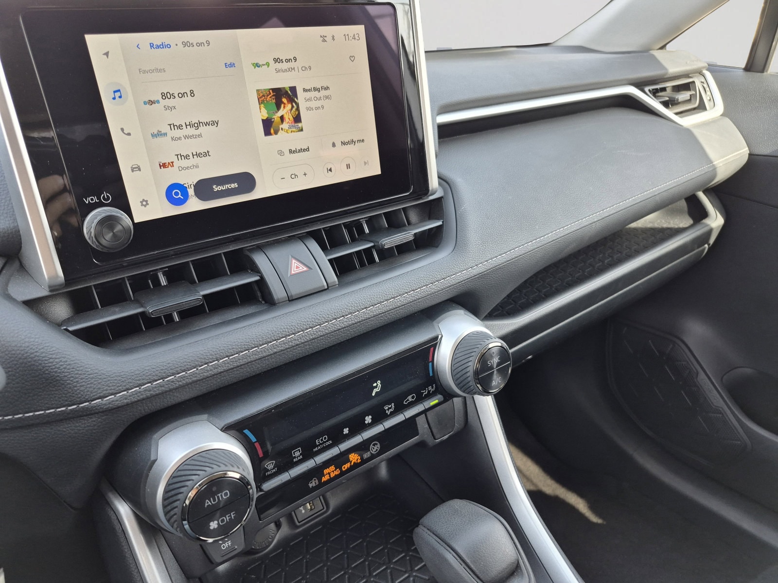 2025 Toyota RAV4 LE - Photo 11